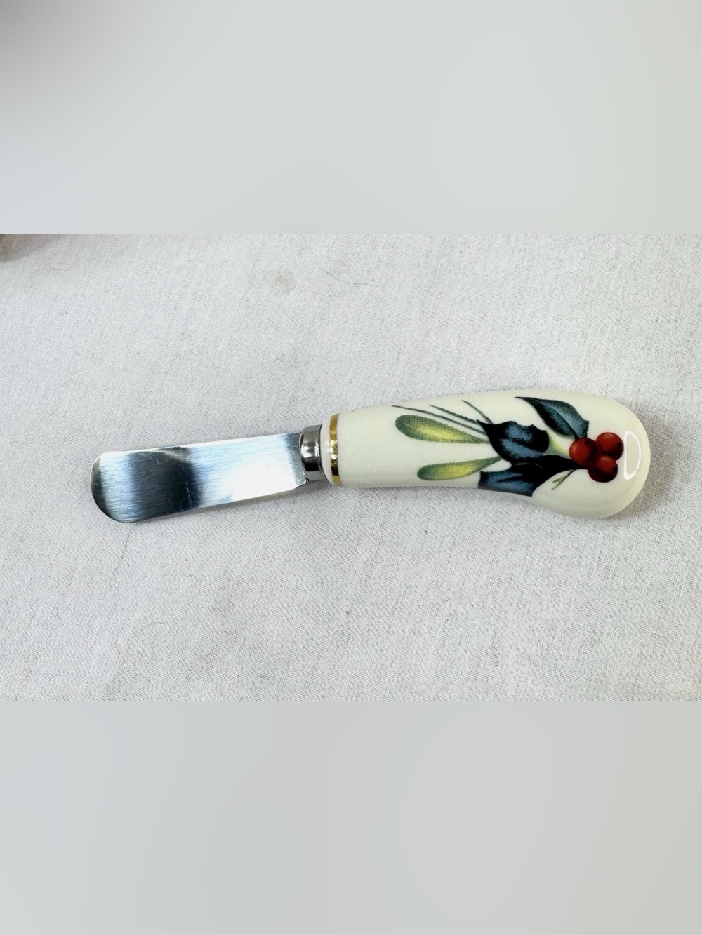 Lenox Winter GreetingsHoliday Ceramic Butter Knife/Spreader (White, Green & Red)